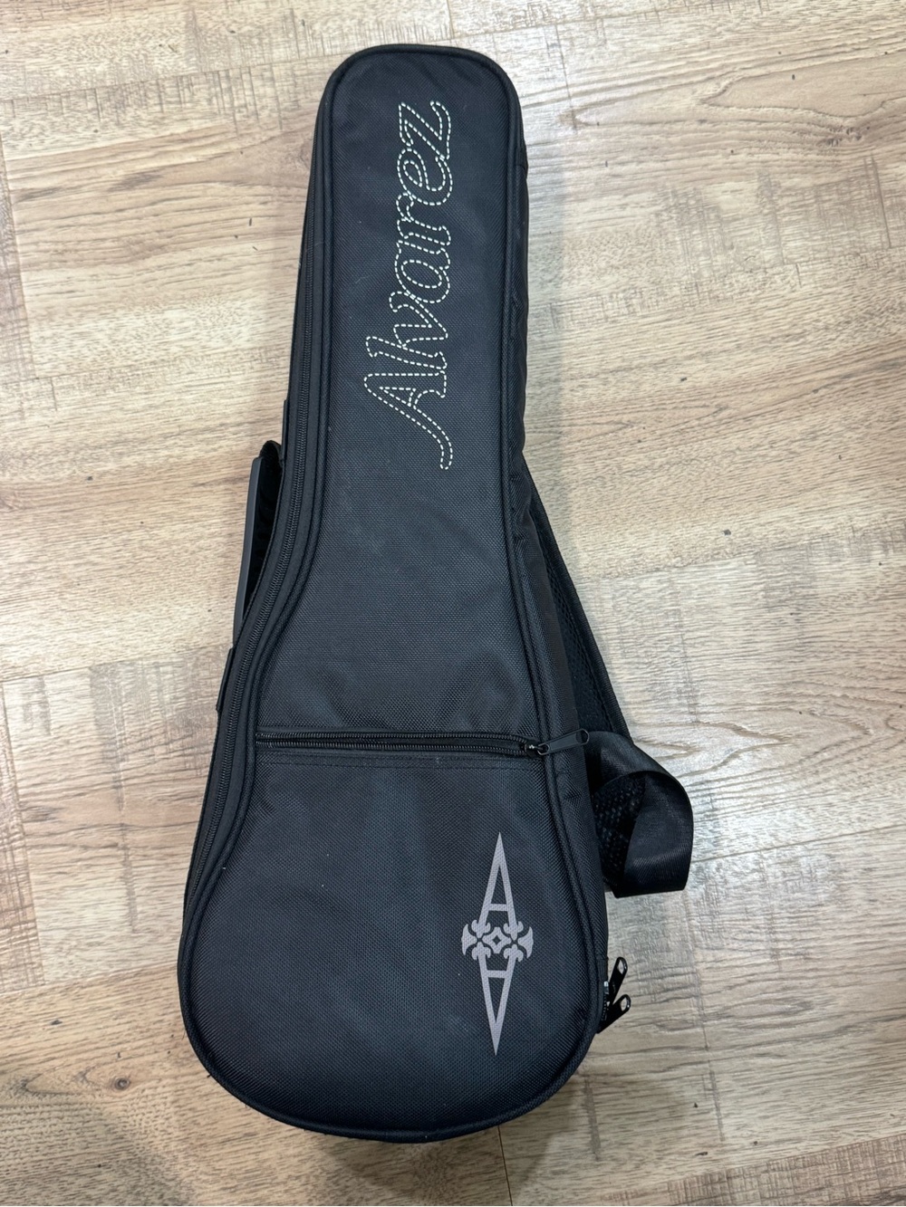 Alvarez Deluxe Ukulele Gig Bag, featuring 15mm DuoFoam padding for protection